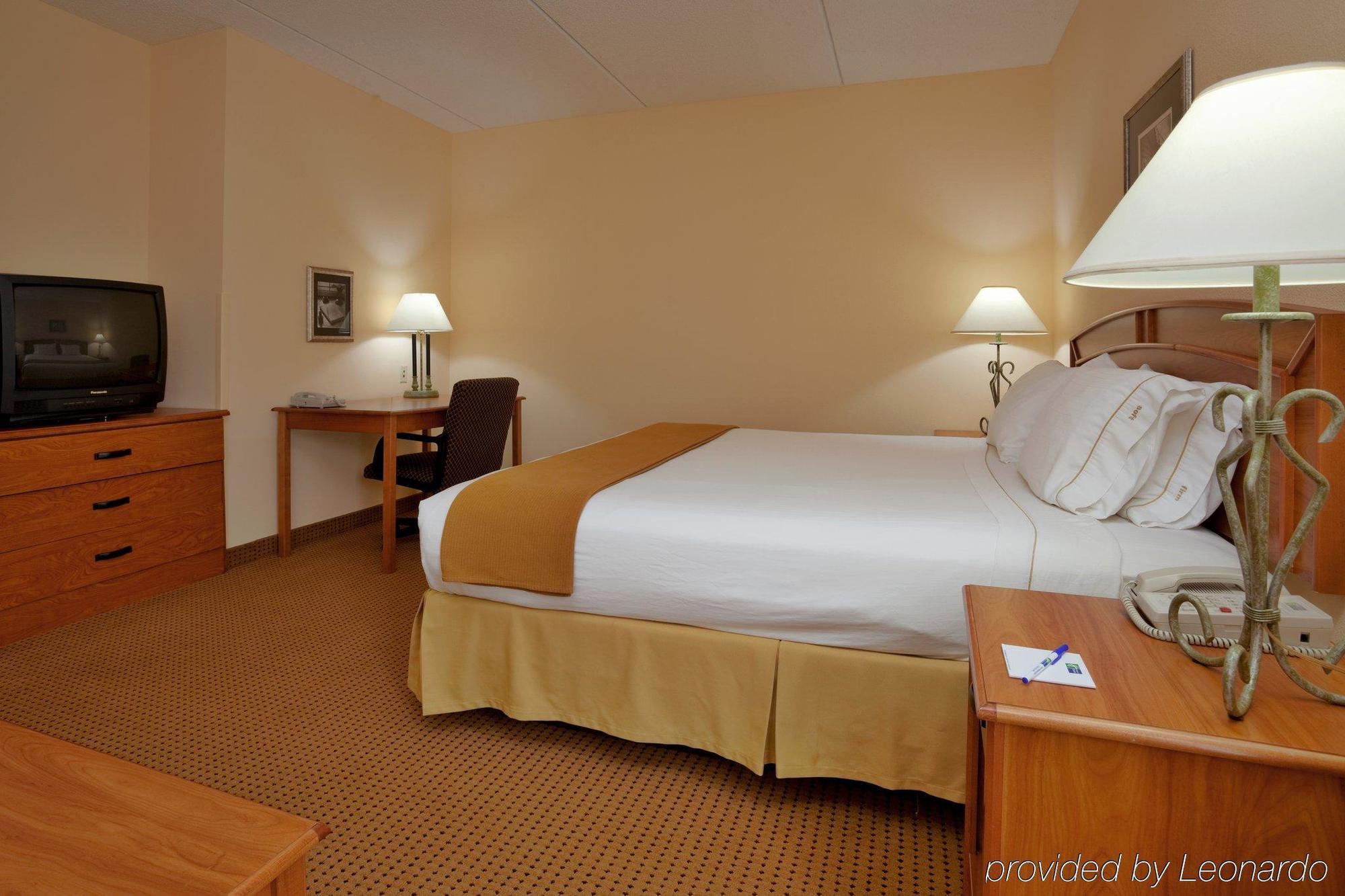 Holiday Inn Express & Suites Raleigh Durham Airport At Rtp By Ihg Exterior photo